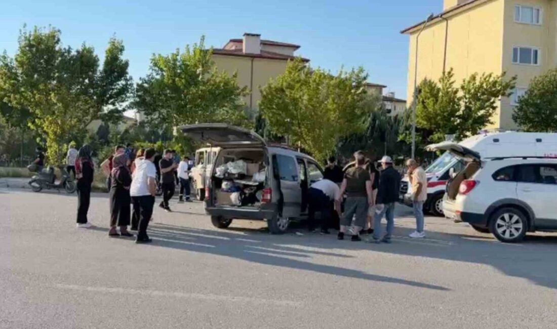Eskişehir’de, kamyonet ile hafif ticari aracın çarpışması sonucu meydana gelen
