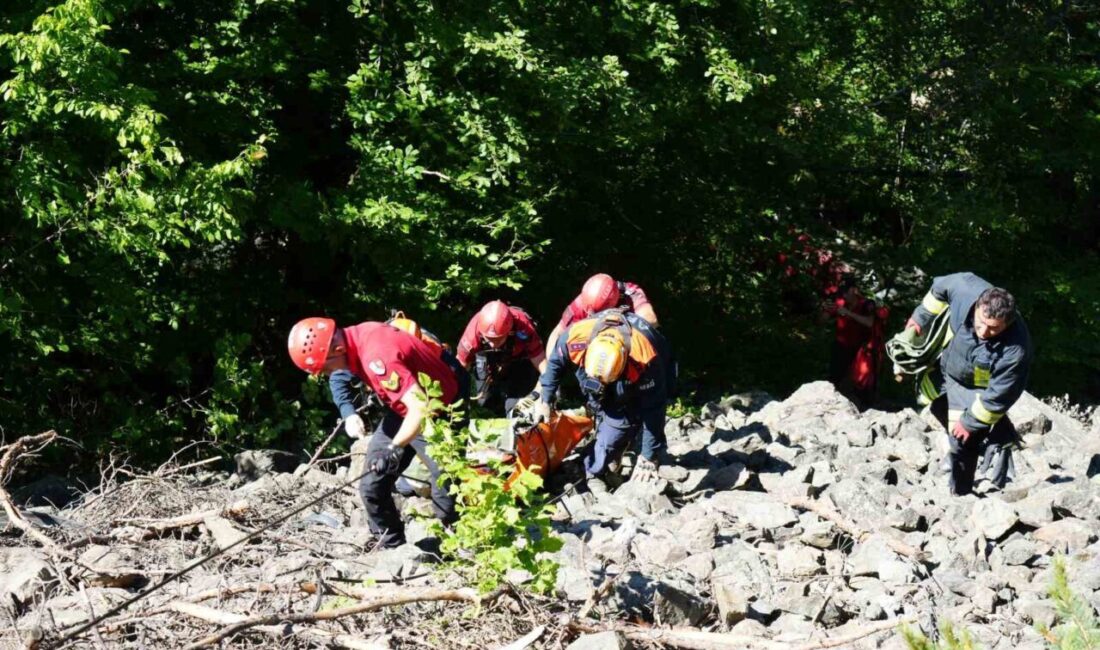 Kastamonu’da ulaşılamayan iki arkadaşın cansız bedenleri, yaklaşık 75 metre yükseklikten