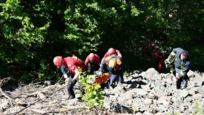 Kastamonu’da ulaşılamayan iki arkadaşın cansız bedenleri, yaklaşık 75 metre yükseklikten