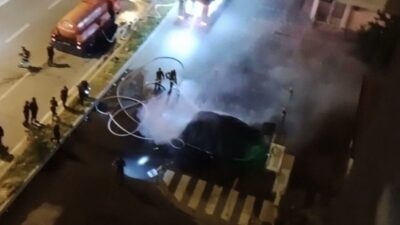 Kayseri’nin Melikgazi ilçesinde bir elektrikli SUV tipi araç, şarj olduğu