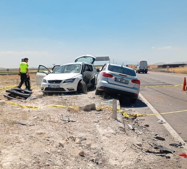 Kayseri’nin Bünyan ilçesinde meydana gelen trafik kazasında 2 otomobil çarpıştı.