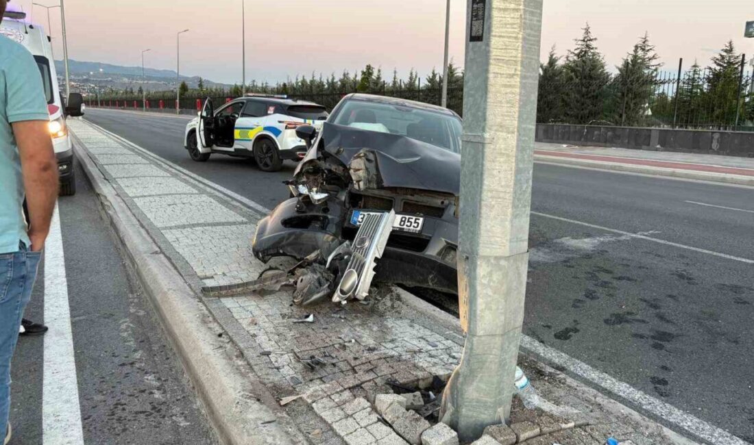 Kayseri’nin Melikgazi ilçesinde meydana gelen bir trafik kazasında, sürücüyü yaralayan
