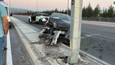 Kayseri’nin Melikgazi ilçesinde meydana gelen bir trafik kazasında, sürücüyü yaralayan