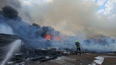 Melikgazi ilçesinde açık alanda meydana gelen hurda yangını, ortalama 2