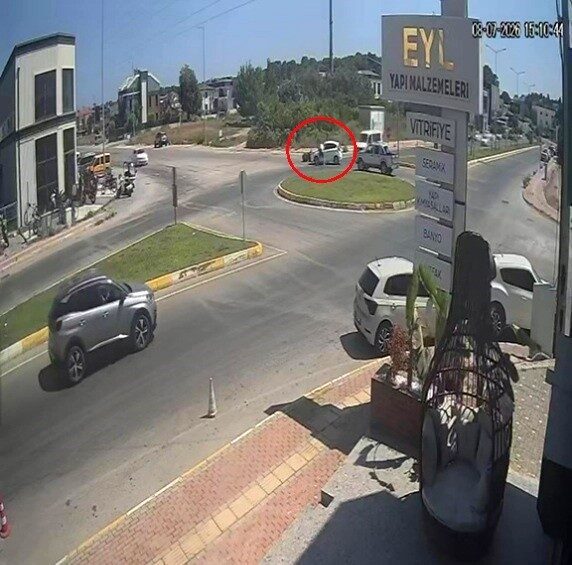 Manavgat ilçesinde meydana gelen kazada motosikletle otomobil çarpıştı. Kaza, Sorgun