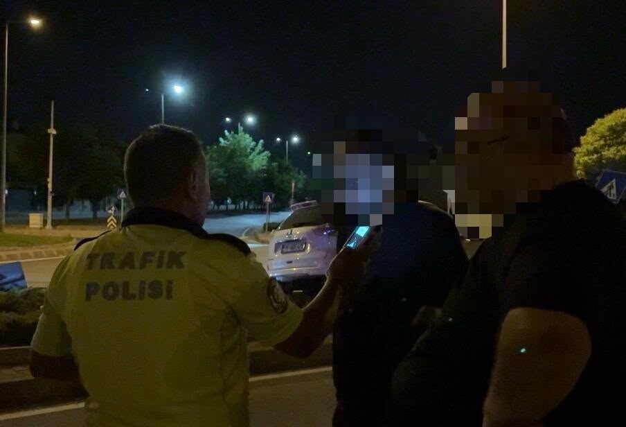 Melikgazi ilçesinde meydana gelen trafik kazasında, sürücüsünün kontrolünü kaybettiği SUV