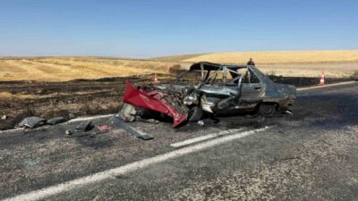 Afyonkarahisar’da meydana gelen trafik kazasında, iki aracın çarpışması sonucu alev