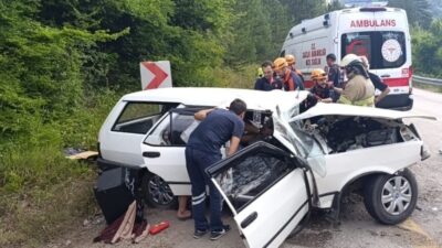 Karabük-Bartın karayolunda meydana gelen trafik kazasında tırın karşı şeride geçerek