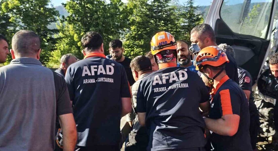 Elazığ’da meydana gelen trafik kazasında iki tırın çarpışması sonucu bir