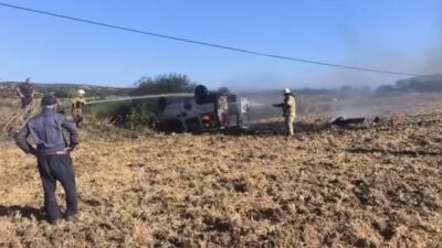 Bursa’nın Karacabey ilçesinde meydana gelen bir trafik kazasında bir otomobil