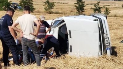 Vezirköprü, Samsun ilçesinde yaşanan trafik kazasında kontrolden çıkan bir araç