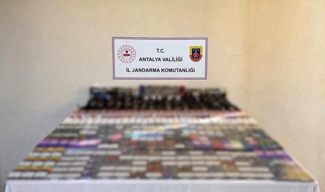 Kemer ilçesindeki Antalya Jandarma ekipleri tarafından gerçekleştirilen operasyonda kaçakçılıkla mücadele
