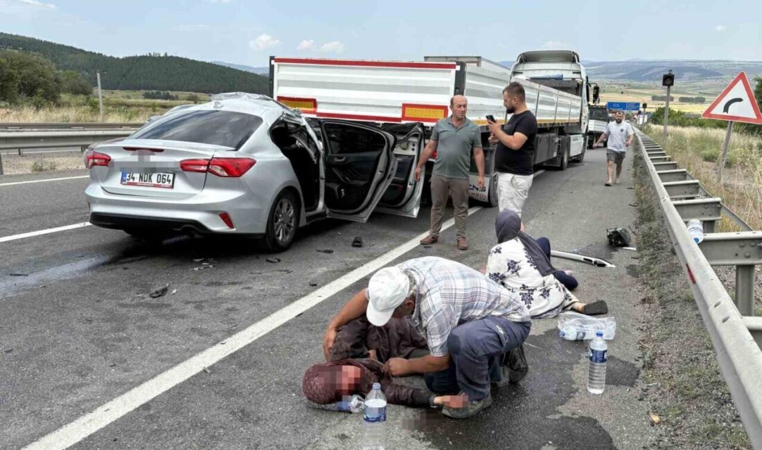 Eskipazar ilçesinde meydana gelen trafik kazasında, bir otomobilin tıra çarpması