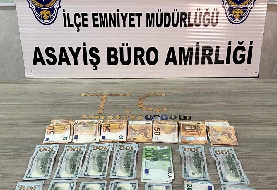 İstanbul Çatalca’da bir dolandırıcının, bir vatandaşı komiser olarak kandırarak mezarlıkta