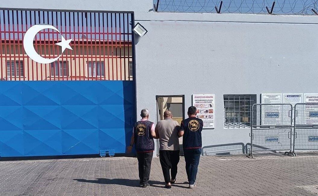 Gaziantep’te, jandarma ekipleri tarafından aranan bir kişi, uyuşturucu ticareti suçundan