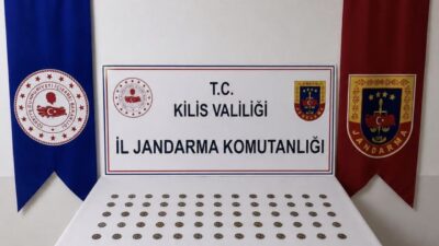 Kilis’te İl Jandarma Komutanlığı ekipleri, Küplüce Yol Kontrol Noktası’nda durdurdukları