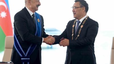 Kırgızistan Cumhurbaşkanı Sadır Caparov, Azerbaycan Cumhurbaşkanı İlham Aliyev’e “Manas” Devlet