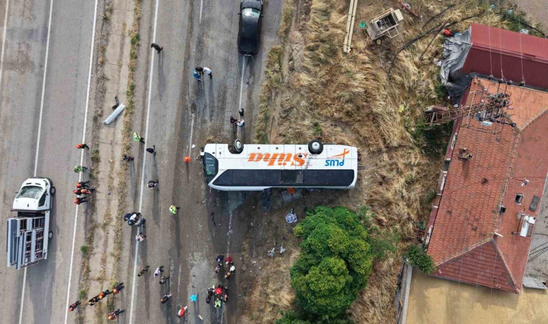 Kırıkkale’de kontrolden çıkarak devrilen şehirler arası yolcu otobüsünde meydana gelen
