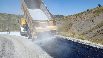 Yozgat’ta köylerin ulaşım altyapısını güçlendirmek ve yol konforunu artırmak amacıyla