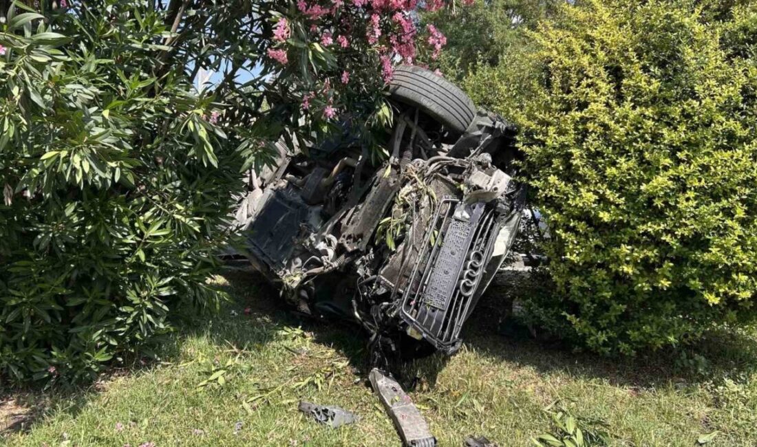 Bayrampaşa’da bir sürücü, kırmızı ışıkta geçerek bir otomobile çarptı ve
