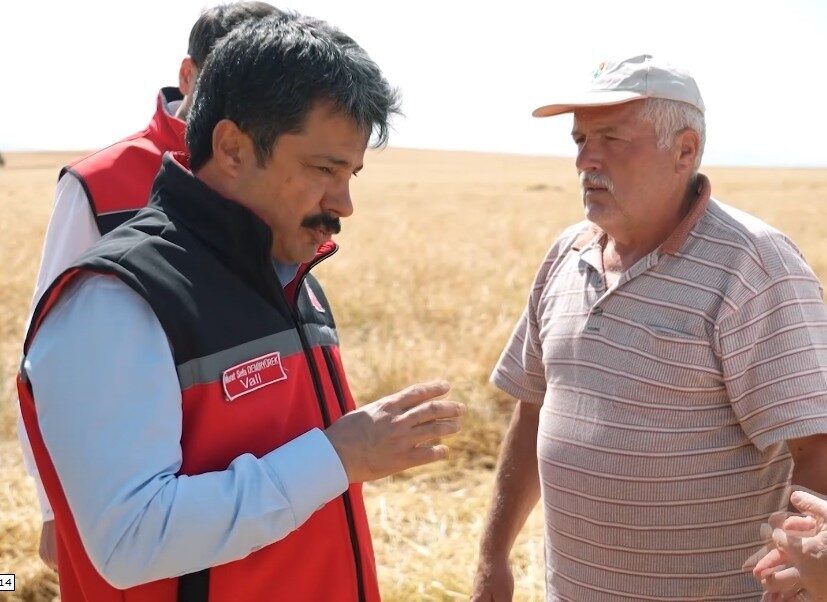 Kırşehir Valisi Murat Sefa Demiryürek, arpa ve buğday hasadı devam