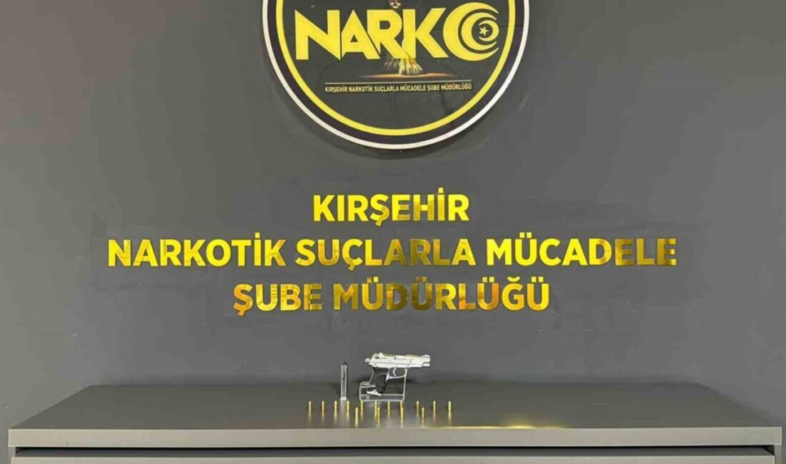 Kırşehir’de polis, kent merkezinde gerçekleştirdiği uygulama sırasında bir otomobilde ruhsatsız