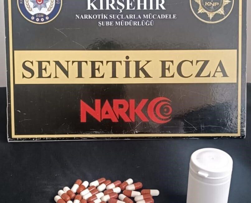 Kırşehir’de polis ekipleri, uyuşturucu madde ticaretine yönelik gerçekleştirdikleri operasyonda 2