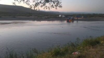 Sivas’ın Gemerek ilçesinde, Kızılırmak’a serinlemek için giren 2 kişiden biri