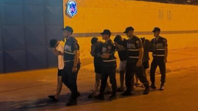 Mersin’in turistik merkezlerinden Kızkalesi’nde, kimlik ibraz etmeyi reddeden ve karakol