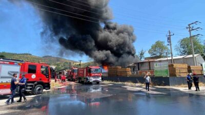 Kocaeli’daki bir boya fabrikasında çıkan yangında bir işçinin cansız bedenine