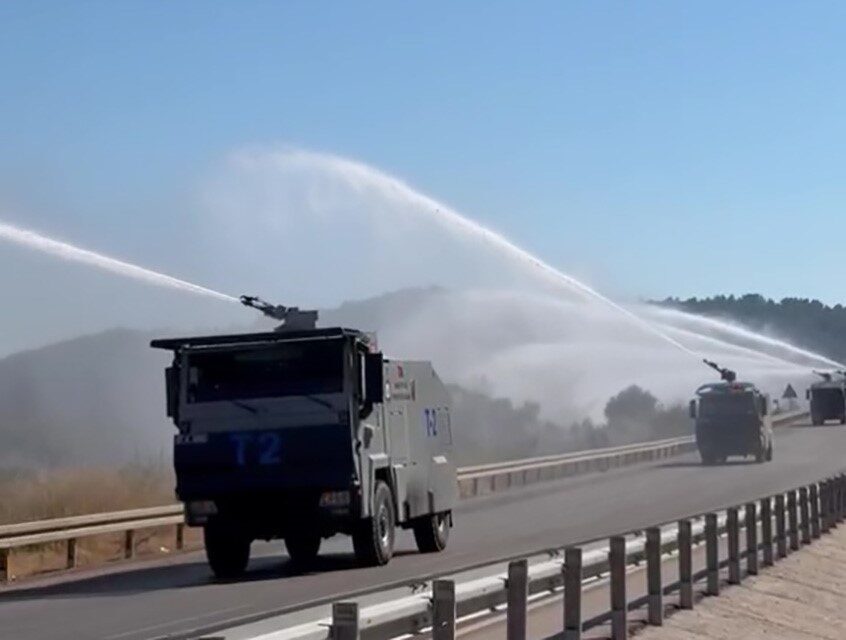 Antalya’nın Kumluca ilçesine bağlı Yazır Mahallesi’nde meydana gelen orman yangını,