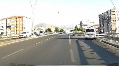 Kocasinan ilçesinde meydana gelen trafik kazasında, bir hafif ticari araç