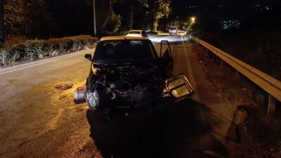Bursa’nın İnegöl ilçesinde meydana gelen trafik kazasında, bir sürücü kontrolden