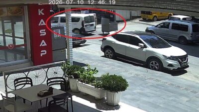 Serik ilçesinde, bir çöp konteynerinin kontrolünden çıkarak hızla yokuş aşağı
