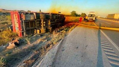 Kontrolden çıkan bir kamyonun şarampole devrilmesi sonucu sürücünün yaralandığı bir