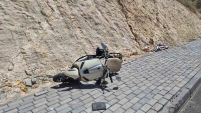 Adıyaman’da bir motosiklet sürücüsünün direksiyon kontrolünü kaybetmesi sonucu meydana gelen