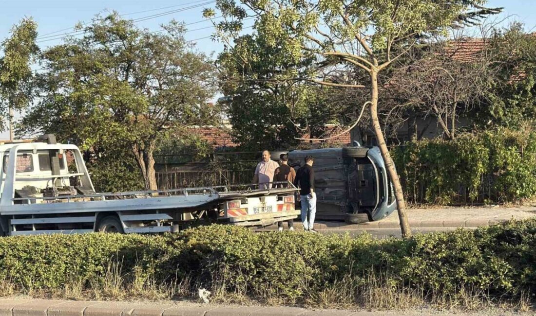 Eskişehir’de, bir otomobilin kontrolünden çıkarak kaldırıma yan yatması sonucu şans