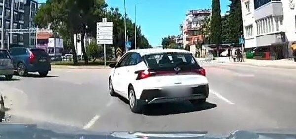 Samsun’da trafikte seyir halindeki bir otomobil sürücüsü, Atakum ilçesi Körfez