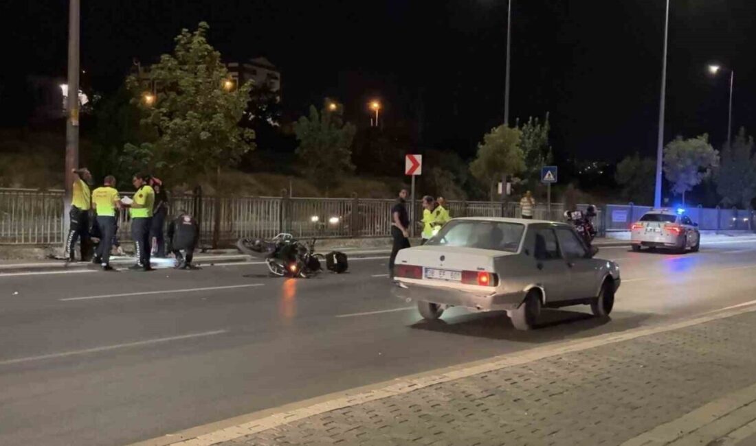 Kayseri’nin Melikgazi ilçesinde motosiklet kullanan bir polis, kontrolü kaybederek aydınlatma