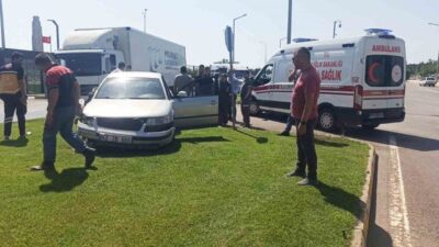 Konya’nın Seydişehir ilçesinde meydana gelen trafik kazasında bir otomobil ile