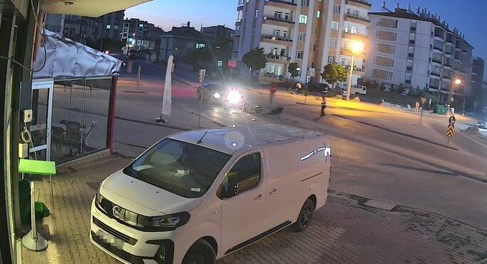 Konya’nın Karapınar ilçesinde meydana gelen trafik kazasında motosiklet sürücüsü yaralandı.