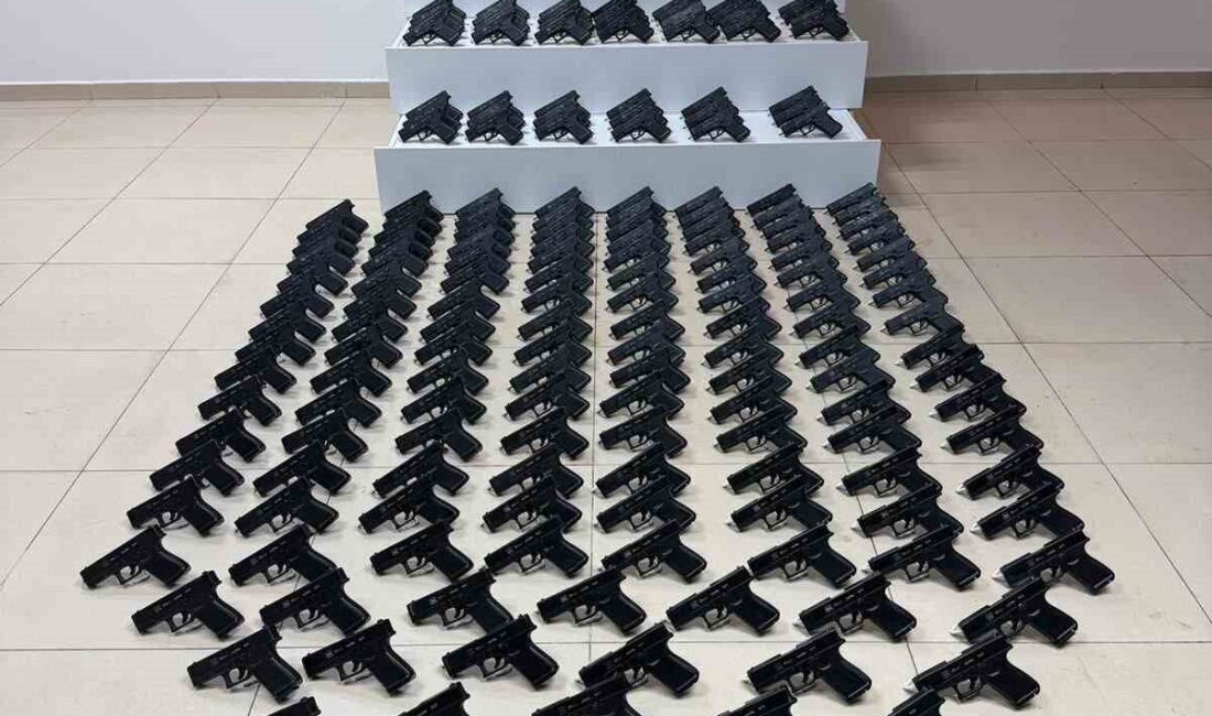Konya’da polis ekipleri tarafından düzenlenen operasyonda 228 ruhsatsız tabanca bulunurken,