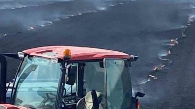 Konya’nın Karapınar ilçesindeki bir tarla yangınında yaklaşık 500 dönümlük ekili