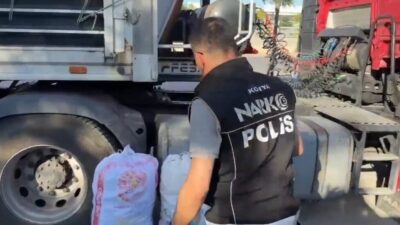 Konya’da Narkotik ekipleri tarafından düzenlenen iki farklı operasyonda toplamda 98