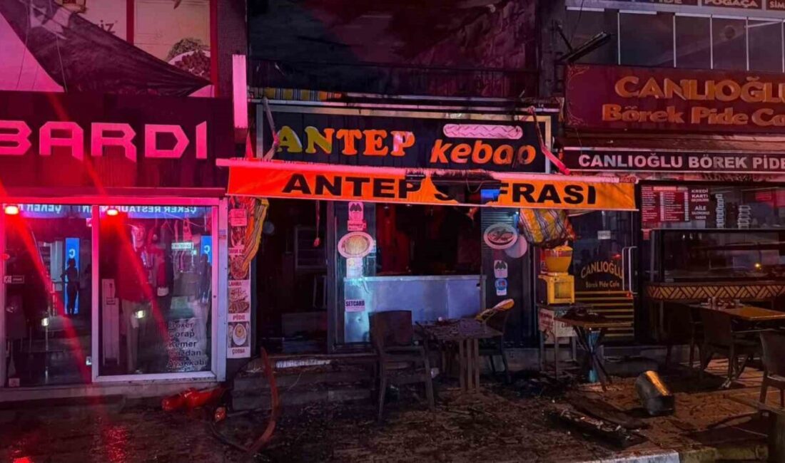 Küçükçekmece ilçesindeki bir restoranın bacasında çıkan yangın, bulunduğu 5 katlı