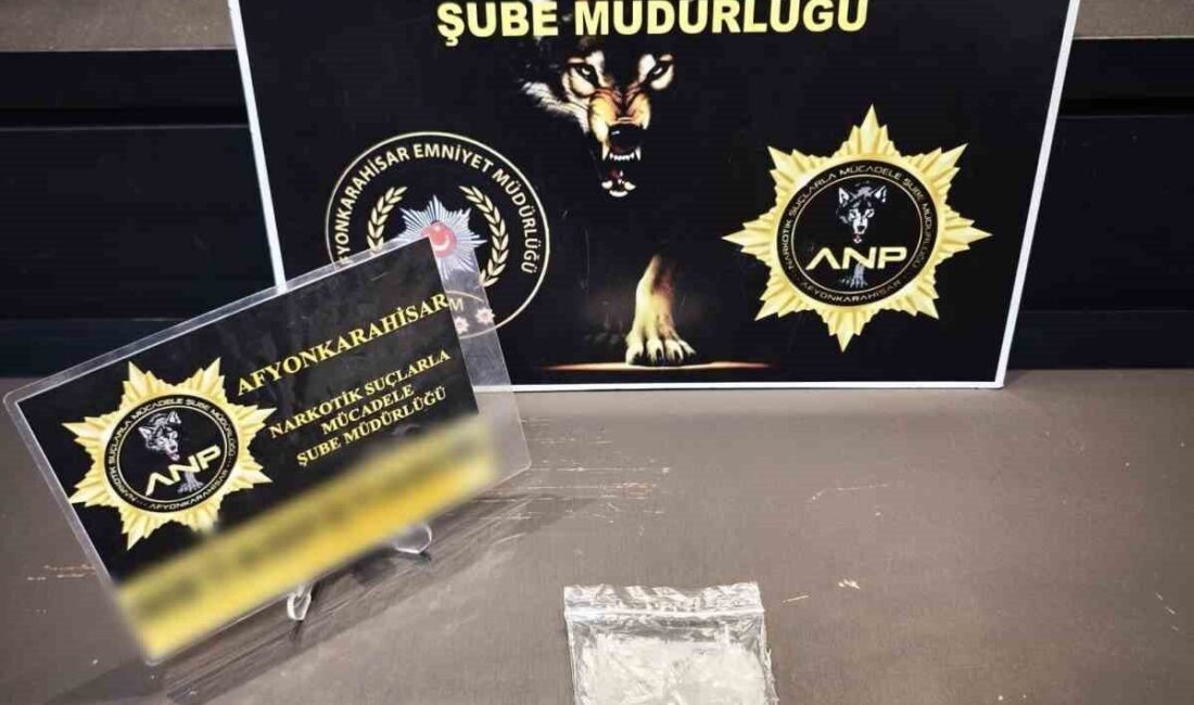 Afyonkarahisar’da polis ekipleri tarafından yapılan trafik ve asayiş uygulamasında, durdurulan
