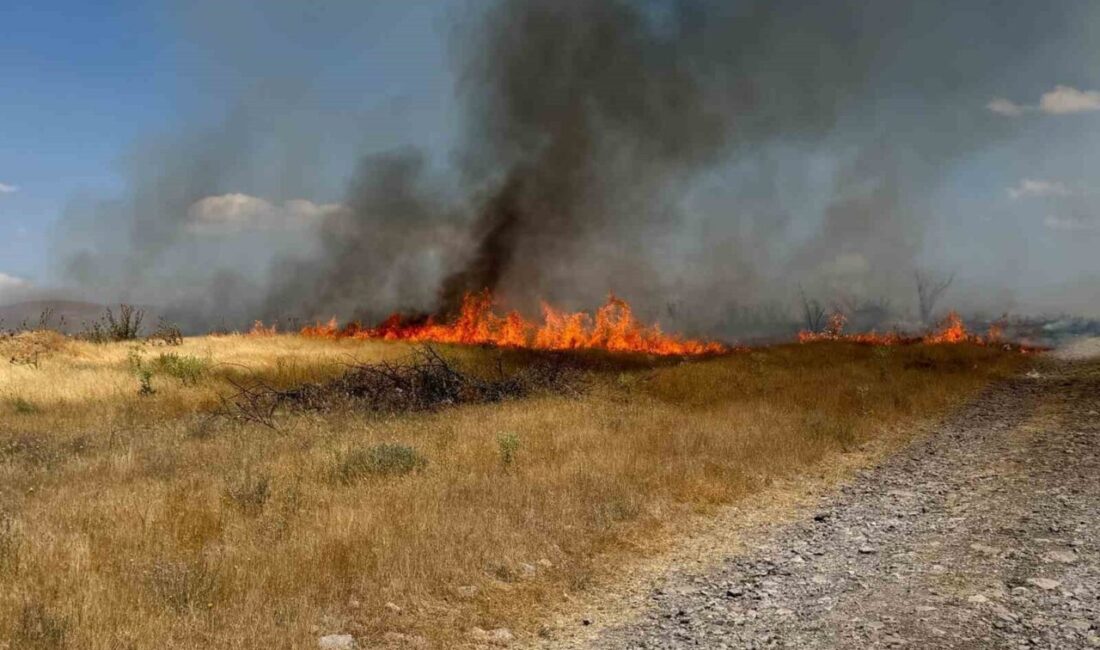 Kulu ilçesinde meydana gelen anız yangını, kısa sürede itfaiye ekipleri