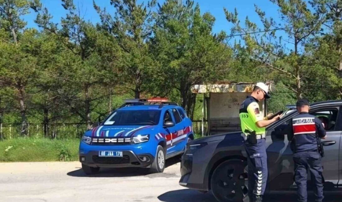 Sorgun İlçe Jandarma Komutanlığı ekipleri, Yozgat’ın Sorgun ilçesinde trafik kurallarını