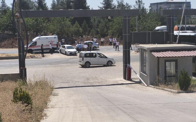 Siirt’in Kurtalan ilçesinde otogarın karşısında meydana gelen bir trafik kazasında