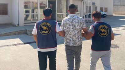 Kuşadası ilçesinde polis ekipleri tarafından aranan ve 20 yıl hapis